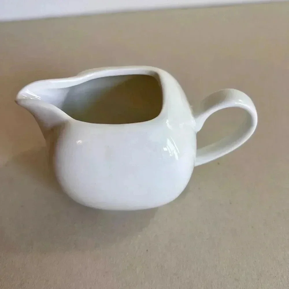 Domain White Glossy Ceramic Gravy Sauce Serving Boat Pourer Dish with Handle‎